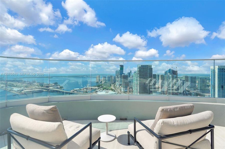 Condo located in Miami, FL showcasing its design and architecture (Image 4). Condo located in Miami, FL showcasing its design and architecture (Image 4).