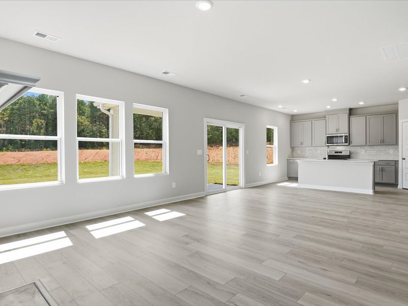 Spacious, unfurnished interior of a new home in Wexford Park, Fountain Inn (Image 9).