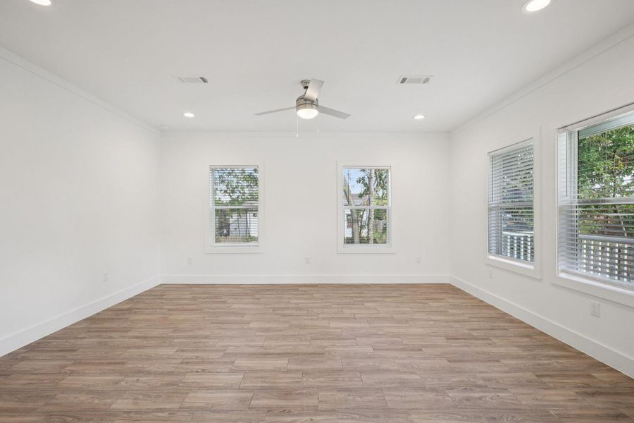 Spacious, unfurnished interior of a new home in , Houston (Image 25).