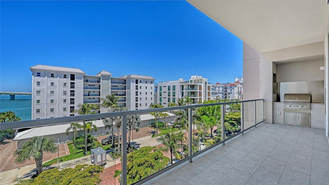 Condo located in Sarasota, FL showcasing its design and architecture (Image 25). Condo located in Sarasota, FL showcasing its design and architecture (Image 25).