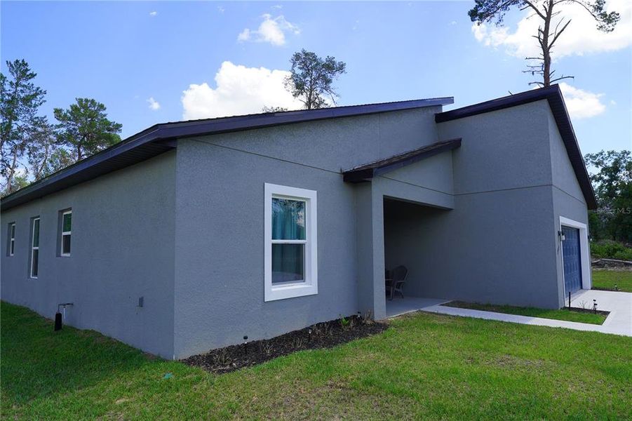 Exterior details and patio area of a home in , Ocala (Image 3).