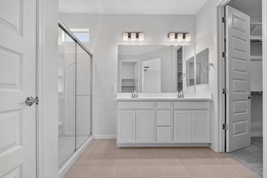 Furnished interior view inside a new home in Stonehaven, Glendale (Image 14).