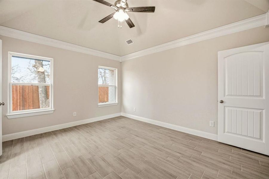 Spacious, unfurnished interior of a new home in , Tolar (Image 30).