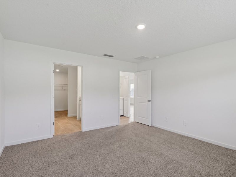 Spacious, unfurnished interior of a new home in Kings Preserve, Jacksonville (Image 13).