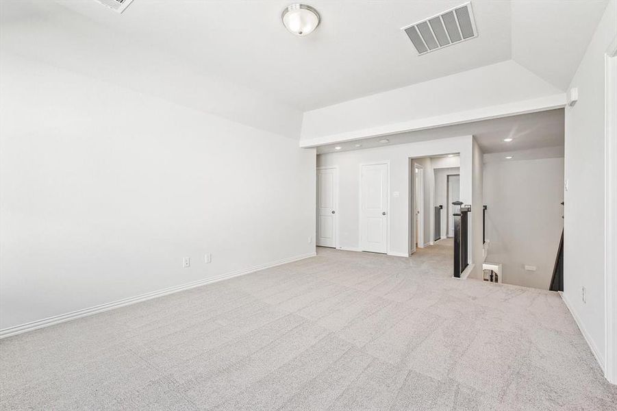 Spacious, unfurnished interior of a new home in , Argyle (Image 14).