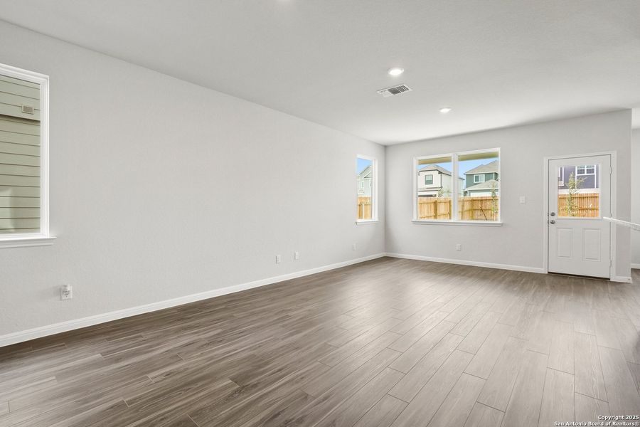 Spacious, unfurnished interior of a new home in Melissa Ranch, San Antonio (Image 24).