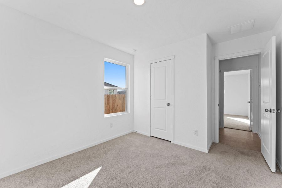 Spacious, unfurnished interior of a new home in Friendship Oaks, Fredericksburg (Image 14).