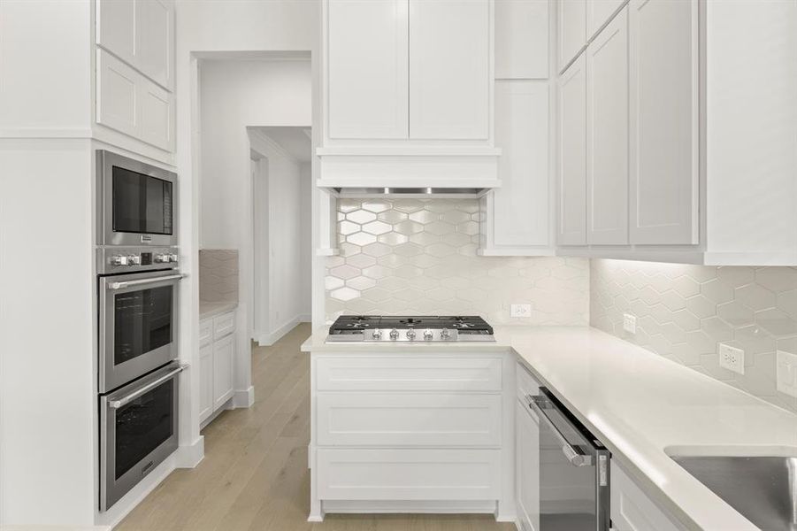 12. 4406 Rolling Springs - Kitchen (3)