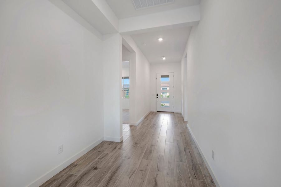 Spacious, unfurnished interior of a new home in Blossom Rock, Apache Junction (Image 27). Spacious, unfurnished interior of a new home in Blossom Rock, Apache Junction (Image 27).