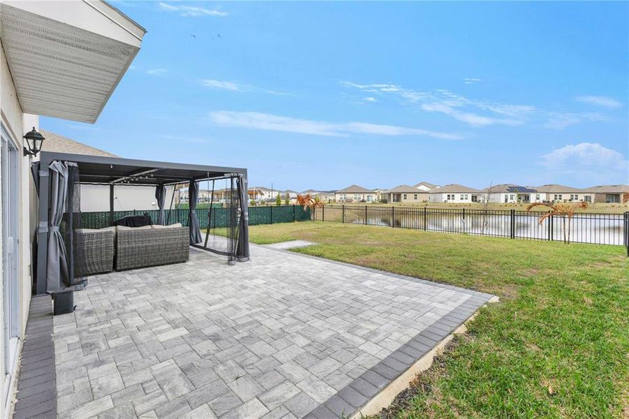 Exterior details and patio area of a home in Preston Cove, St. Cloud (Image 3).