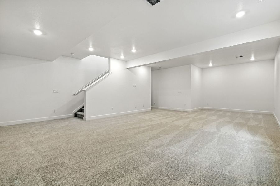 Spacious, unfurnished interior of a new home in Trailstone, Arvada (Image 14).