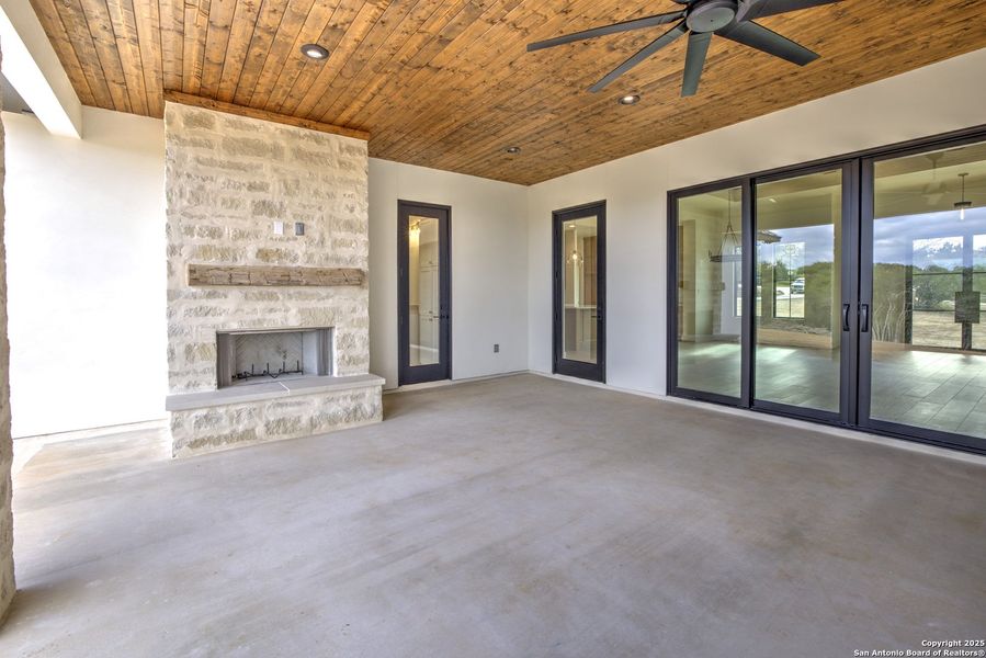 Exterior details and patio area of a home in , New Braunfels (Image 4).