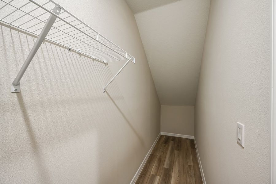 Spacious, unfurnished interior of a new home in Pasadena Ridge, Dade City (Image 21).