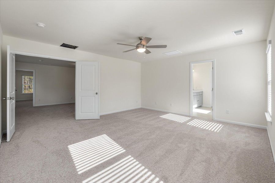 Spacious, unfurnished interior of a new home in Parker's Preserve, Ridgeville (Image 18).