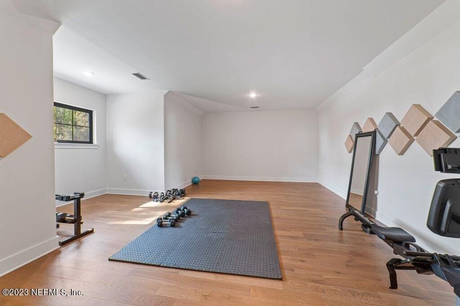 Image 75 of a home in .