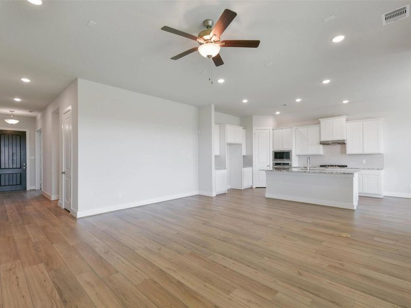 Spacious, unfurnished interior of a new home in Lago Mar, Texas City (Image 16). Spacious, unfurnished interior of a new home in Lago Mar, Texas City (Image 16).