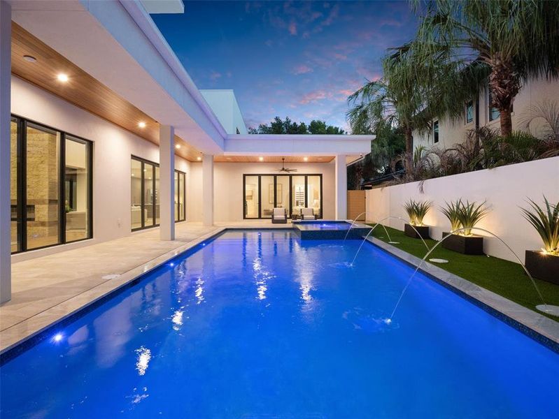 Exterior details and patio area of a home in , Orlando (Image 45).