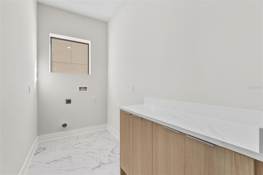 Spacious, unfurnished interior of a new home in , Tampa (Image 37).