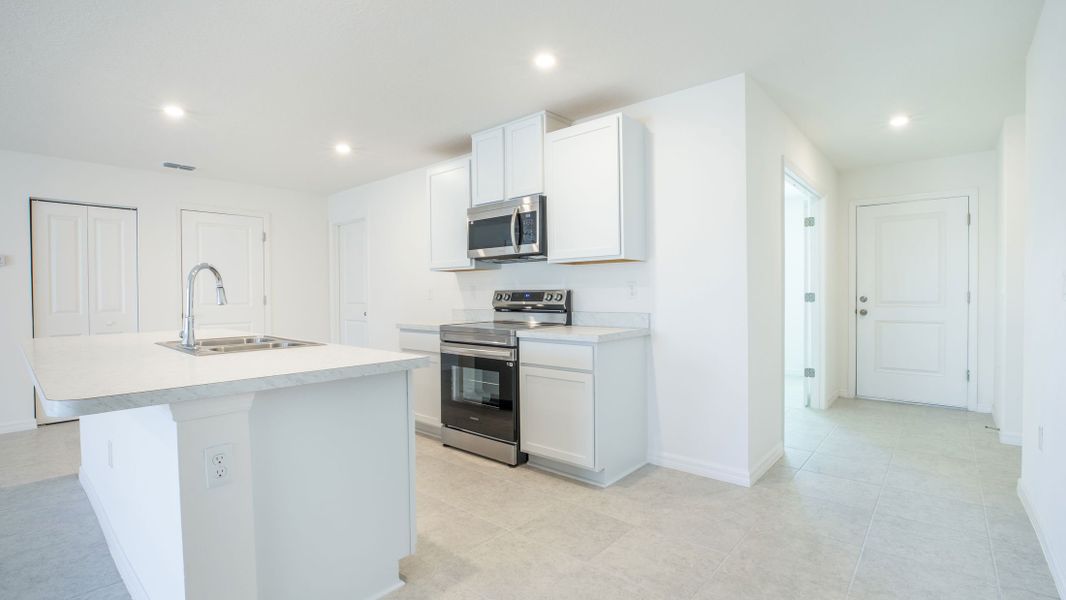 Furnished interior view inside a new home in Port Charlotte, Port Charlotte (Image 31).