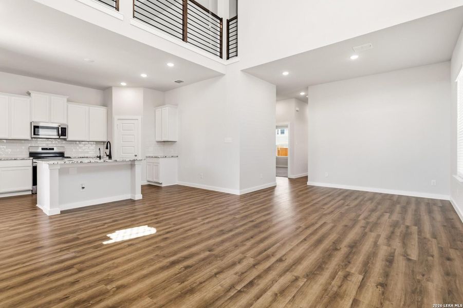 Spacious, unfurnished interior of a new home in Applewhite Meadows, San Antonio (Image 21).