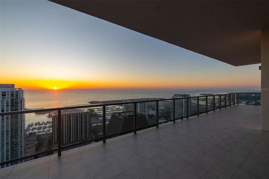 Condo located in St. Petersburg, FL showcasing its design and architecture (Image 34). Condo located in St. Petersburg, FL showcasing its design and architecture (Image 34).