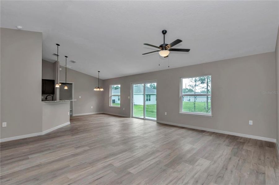 Spacious, unfurnished interior of a new home in , Belleview (Image 27).