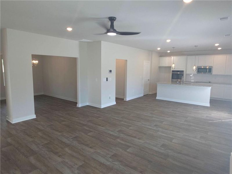 Spacious, unfurnished interior of a new home in Southern Hills, McDonough (Image 8).