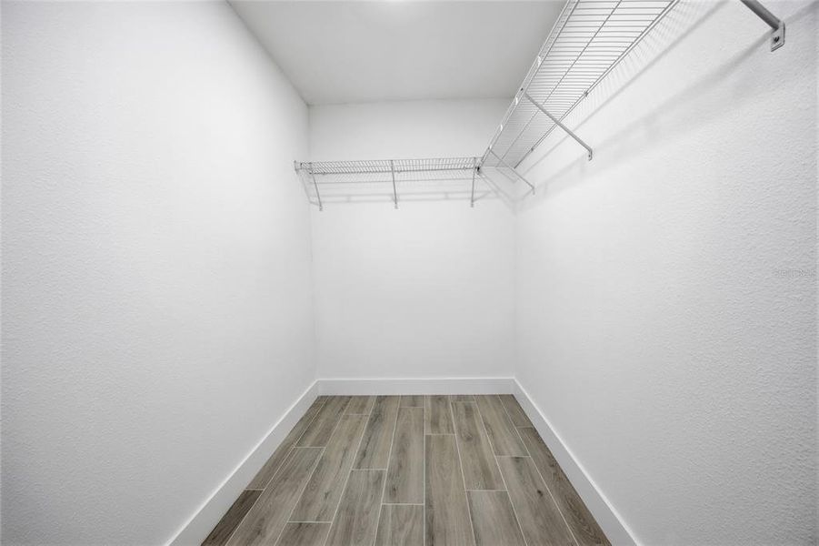 Spacious, unfurnished interior of a new home in , Citrus Springs (Image 28).