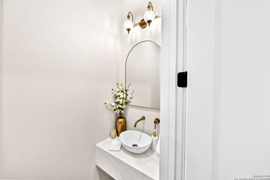 Close-up of interior finishes inside a home in , Bandera (Image 20).