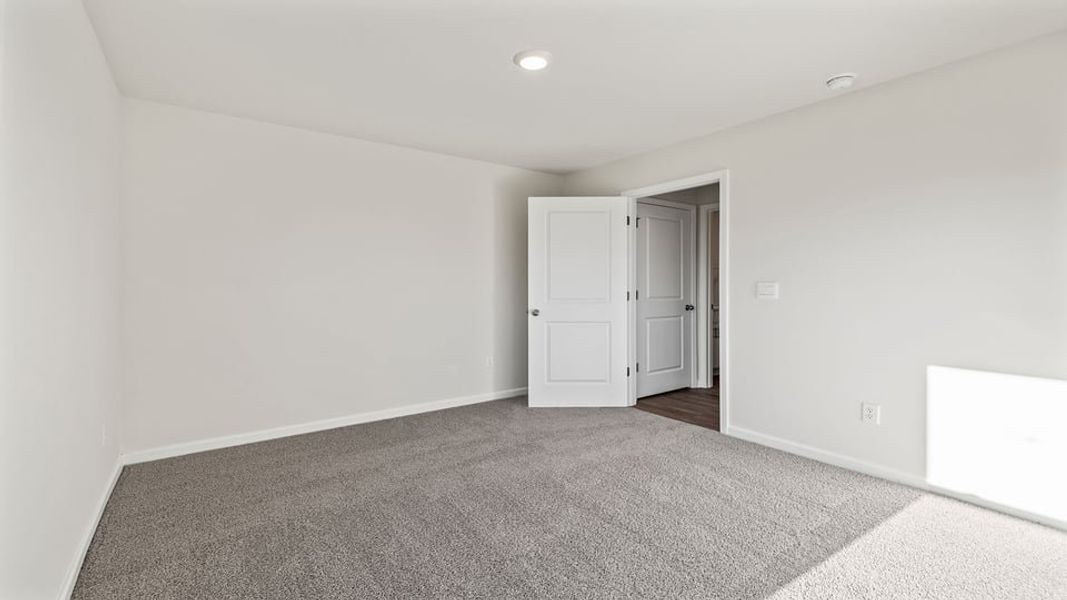 Spacious, unfurnished interior of a new home in Durbin Meadows, Fountain Inn (Image 19).