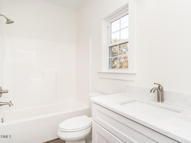 23 1191_PerkinsonRd Hallbath_MLS 23 1191_PerkinsonRd Hallbath_MLS