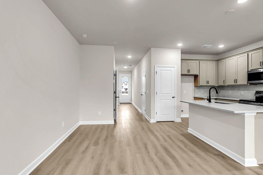 Spacious, unfurnished interior of a new home in , Summerville (Image 21).