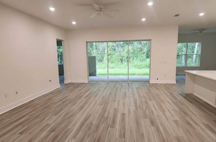 Spacious, unfurnished interior of a new home in , Homosassa (Image 11).