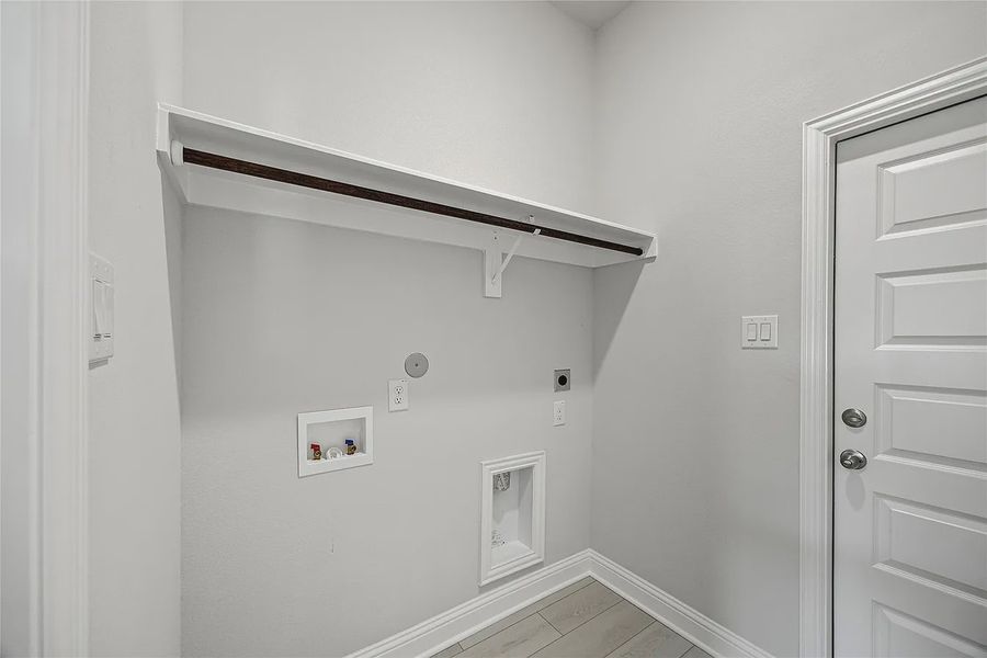 Spacious, unfurnished interior of a new home in Grand Oaks Reserve, Cleveland (Image 16).