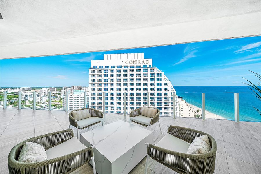 Condo located in Fort Lauderdale, FL showcasing its design and architecture (Image 5).