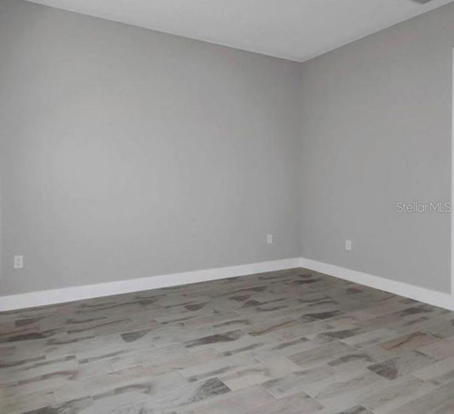 Spacious, unfurnished interior of a new home in , Ocala (Image 12).