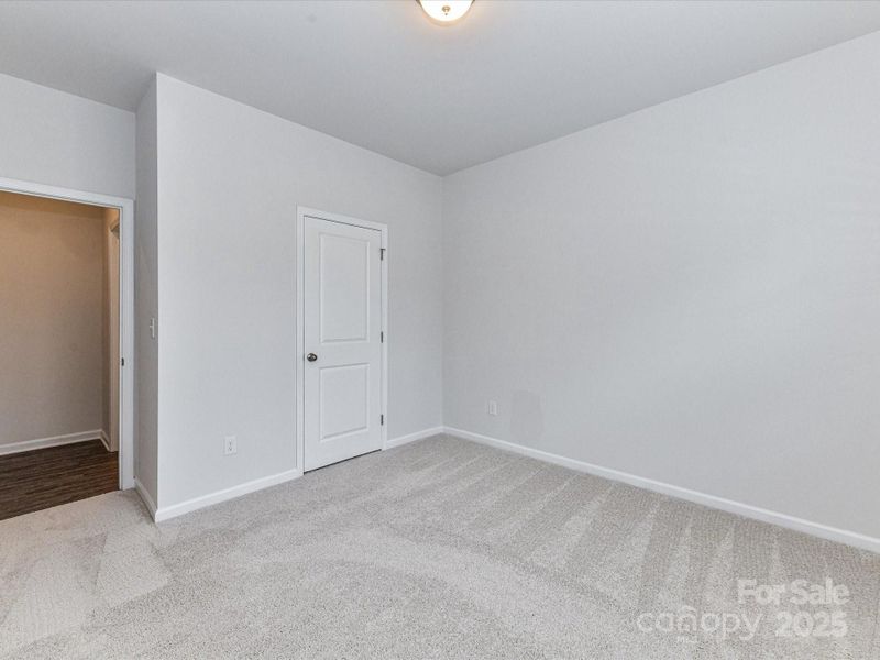 Spacious, unfurnished interior of a new home in , Midland (Image 39).