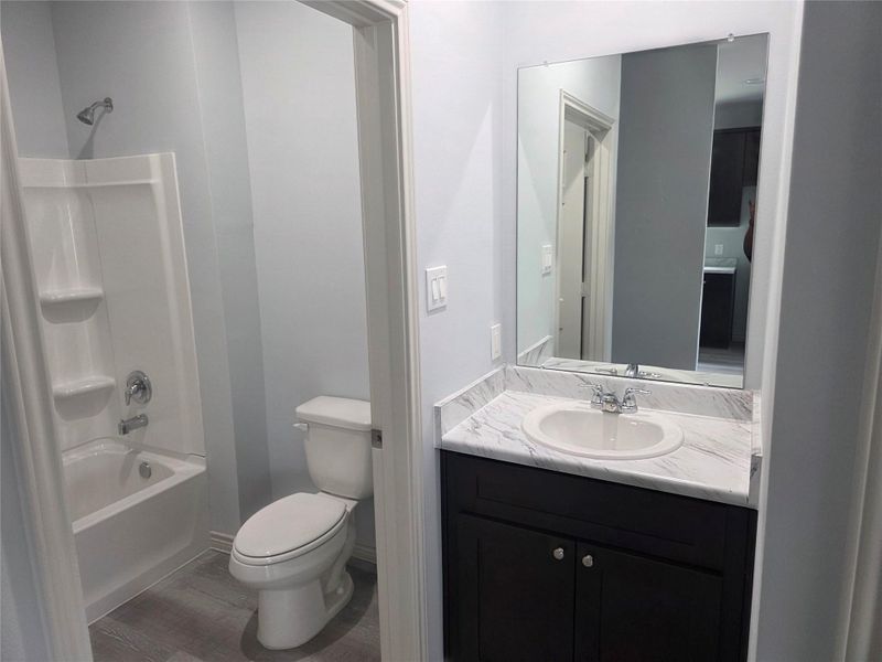 Bathroom/ Vanity