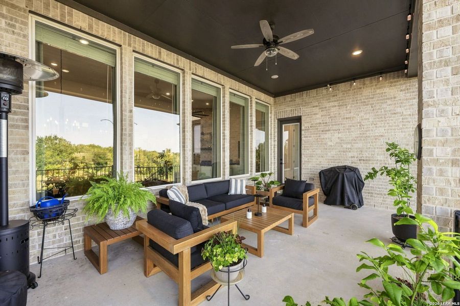 Exterior details and patio area of a home in La Cima, San Marcos (Image 25).