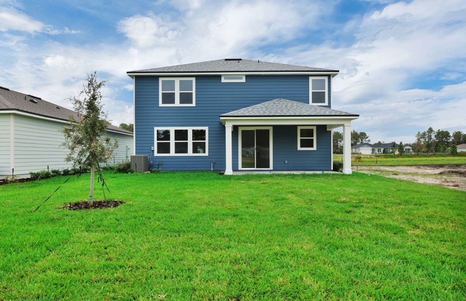Exterior details and patio area of a home in Hyland Trail, Green Cove Springs (Image 3).