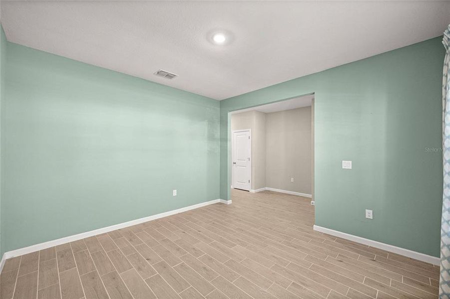 Spacious, unfurnished interior of a new home in Heath Preserve, Ocala (Image 22).