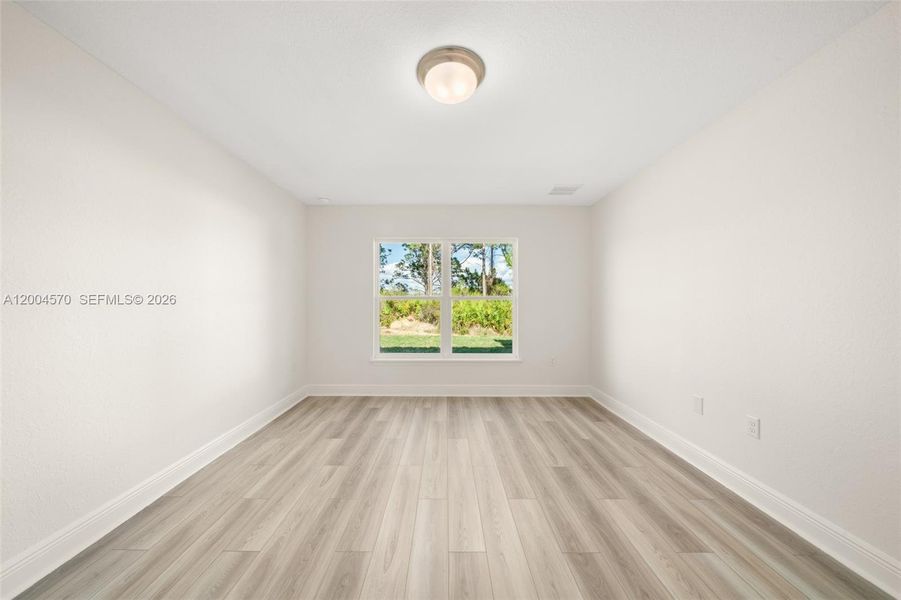 Spacious, unfurnished interior of a new home in , Sebring (Image 16).