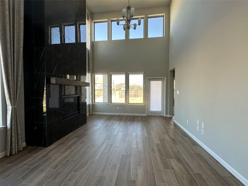Spacious, unfurnished interior of a new home in Sienna, Missouri City (Image 28).