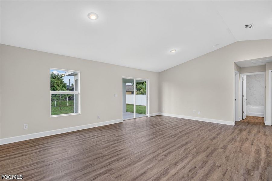 Spacious, unfurnished interior of a new home in Cape Coral, Cape Coral (Image 15).