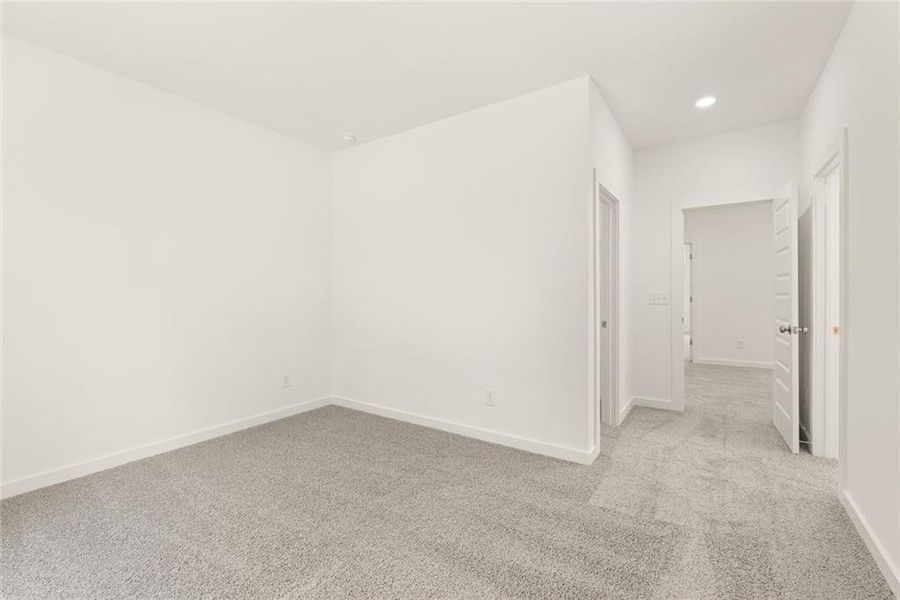 Spacious, unfurnished interior of a new home in , Gainesville (Image 40).