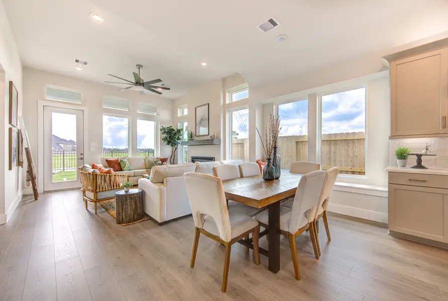 Representative furnished interior of a home built from the Cambridge by Beazer Homes in Arcadian Estates, Pearland (Image 5). Representative furnished interior of a home built from the Cambridge by Beazer Homes in Arcadian Estates, Pearland (Image 5).