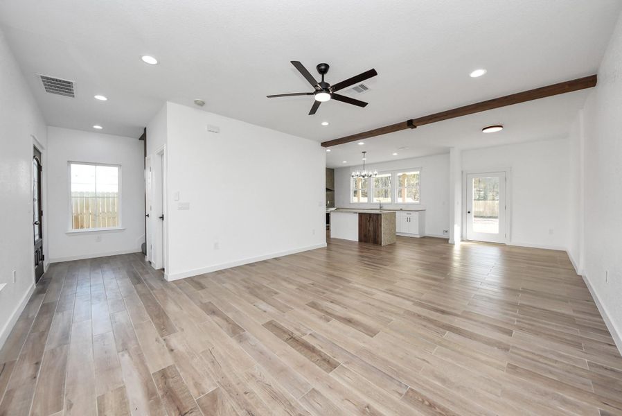 Spacious, unfurnished interior of a new home in , Conroe (Image 27).