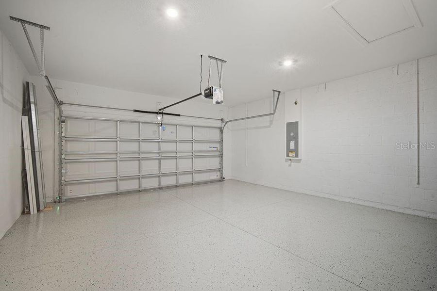 Spacious, unfurnished interior of a new home in Indigo Creek, Apollo Beach (Image 24).