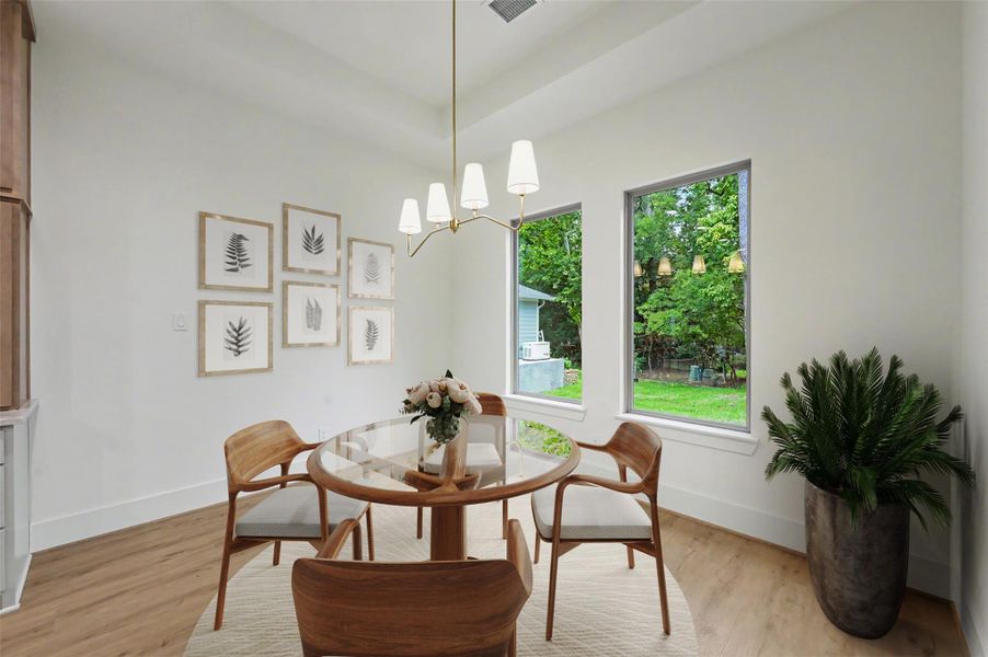 Dining area *Virtually staged