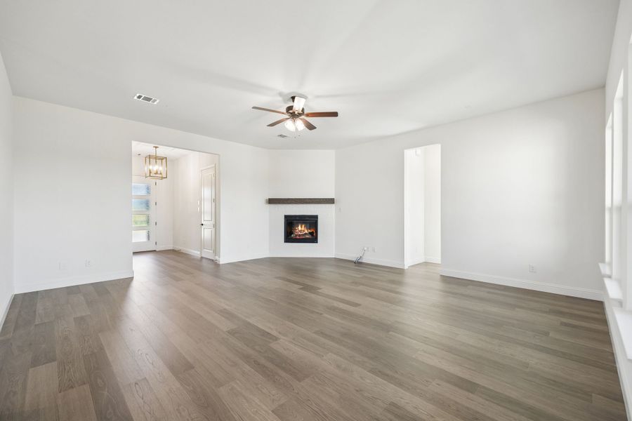 Spacious, unfurnished interior of a new home in Sheppard's Place, Waxahachie (Image 20). Spacious, unfurnished interior of a new home in Sheppard's Place, Waxahachie (Image 20).